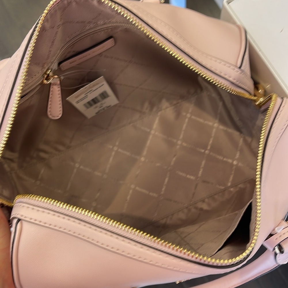 Michael Kors med Duffle Satchel Crossbody Bag Travel
Light Powder Blush NWT - Picture 10 of 16